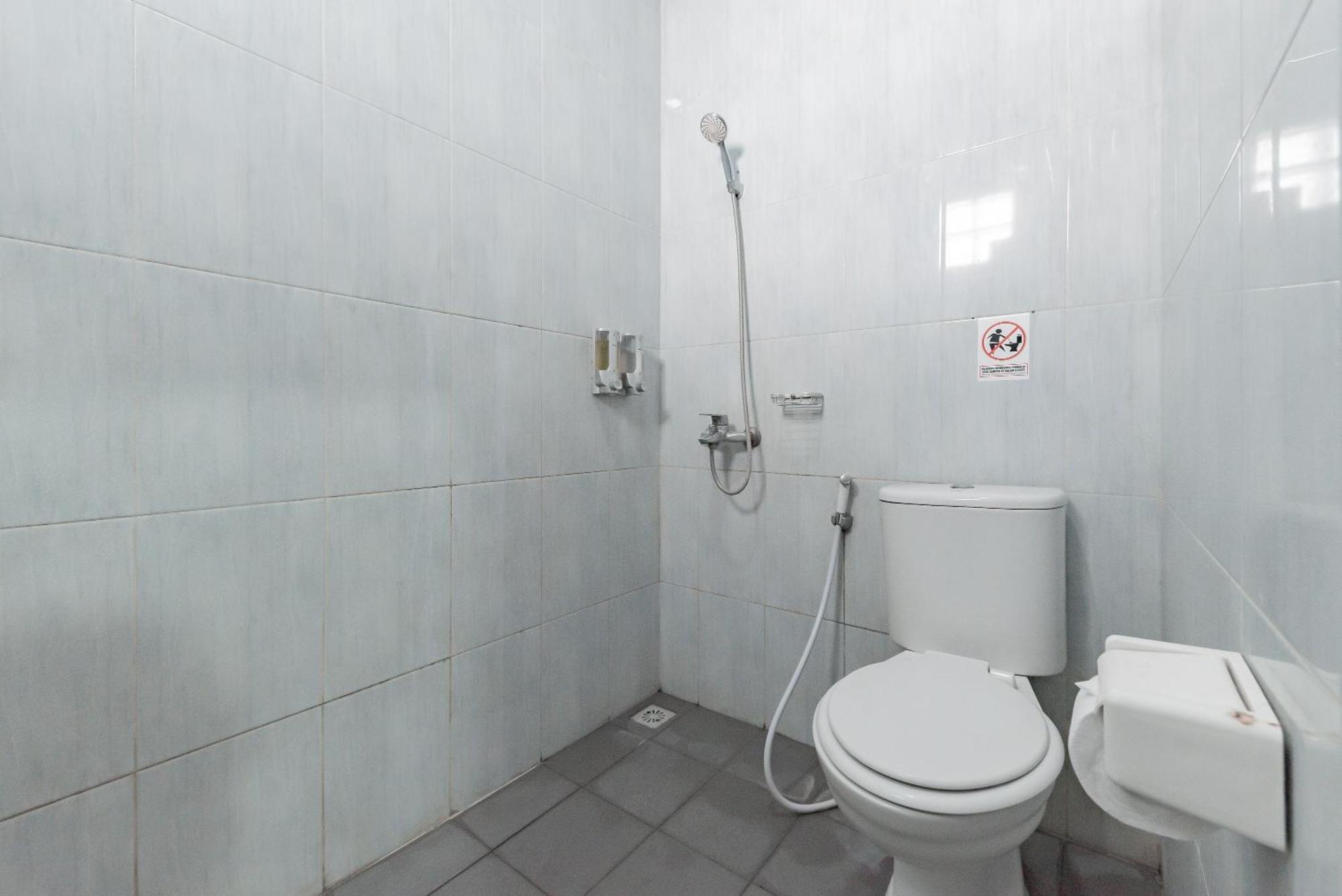 מלון Reddoorz Near Pasar Baru בנדונג מראה חיצוני תמונה