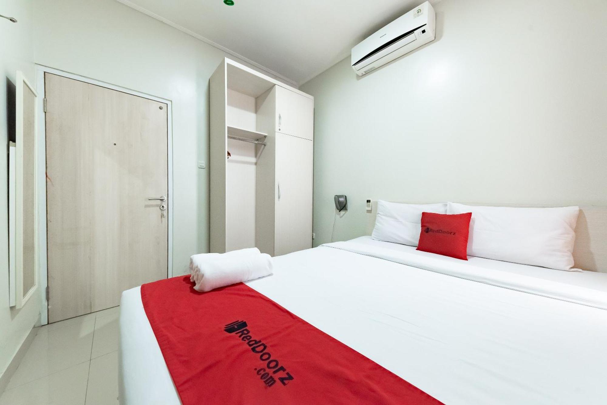 מלון Reddoorz Near Pasar Baru בנדונג מראה חיצוני תמונה