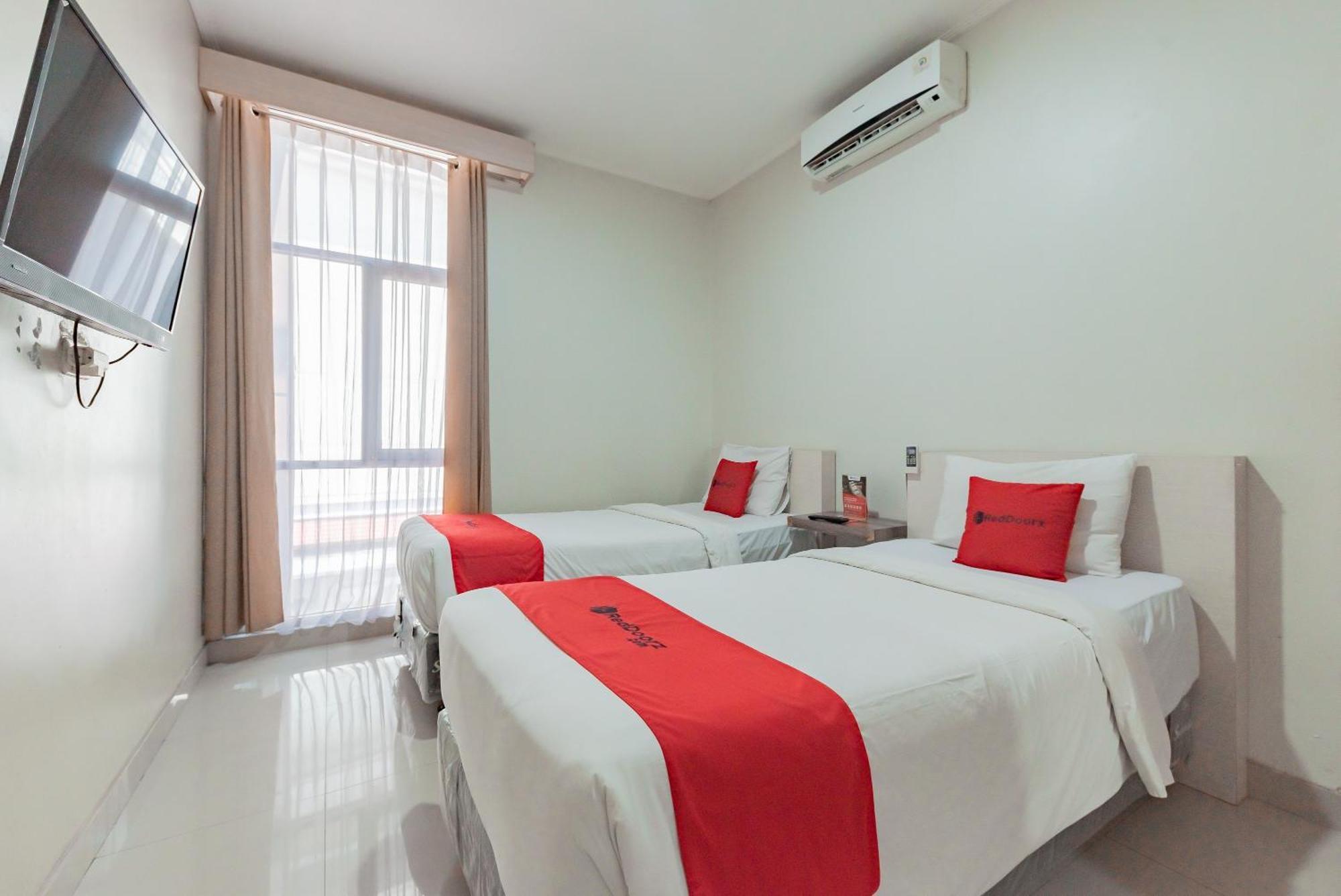 מלון Reddoorz Near Pasar Baru בנדונג מראה חיצוני תמונה