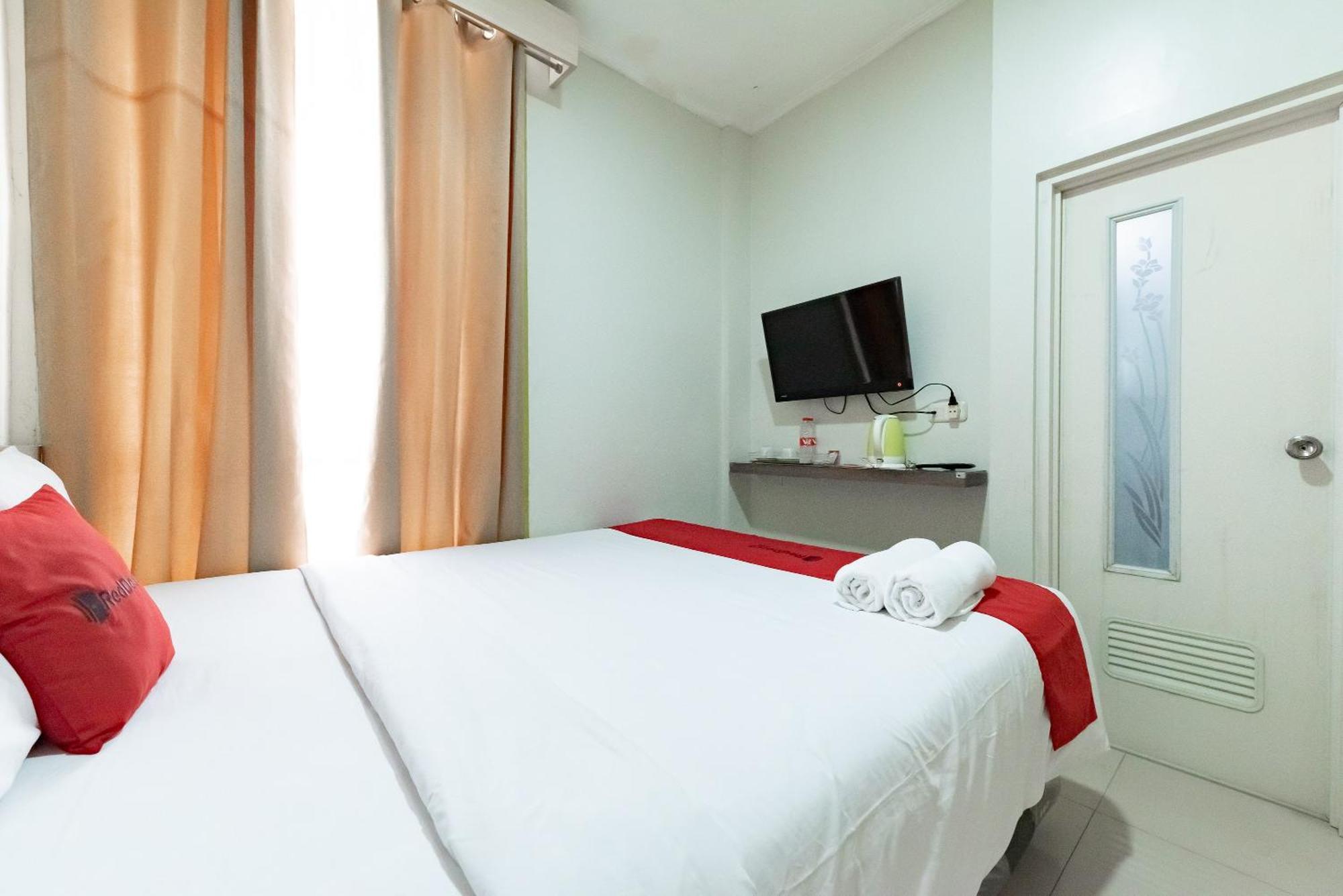מלון Reddoorz Near Pasar Baru בנדונג מראה חיצוני תמונה