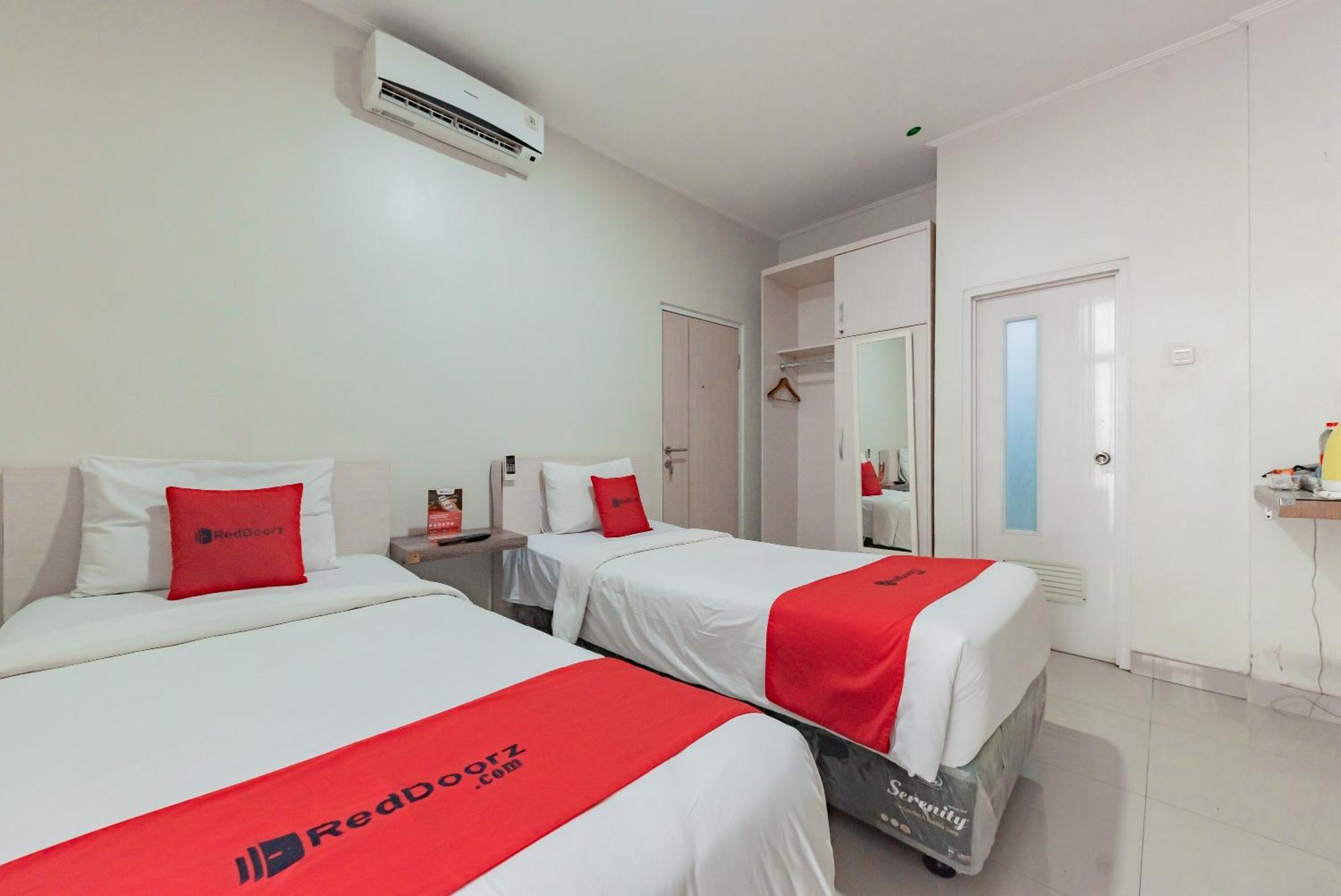 מלון Reddoorz Near Pasar Baru בנדונג מראה חיצוני תמונה